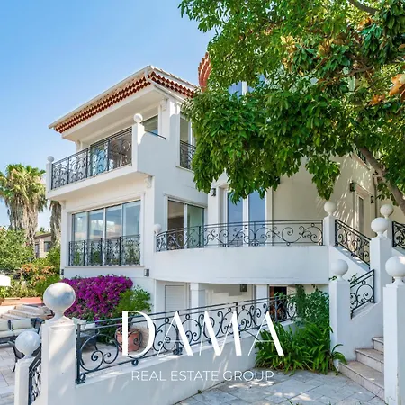 Modern With Pool, Garden, 4 Bedrooms Villa Antibes