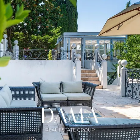 Villa Modern With Pool, Garden, 4 Bedrooms